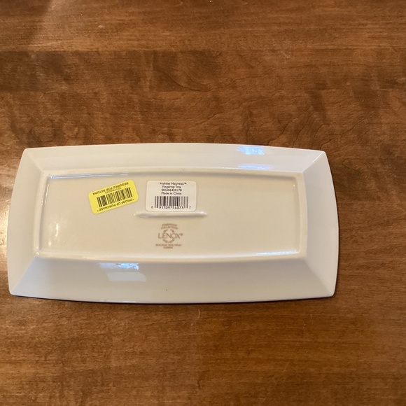 Lenox Holiday Nouveau Fingertip Towel Tray - Picture 2 of 3